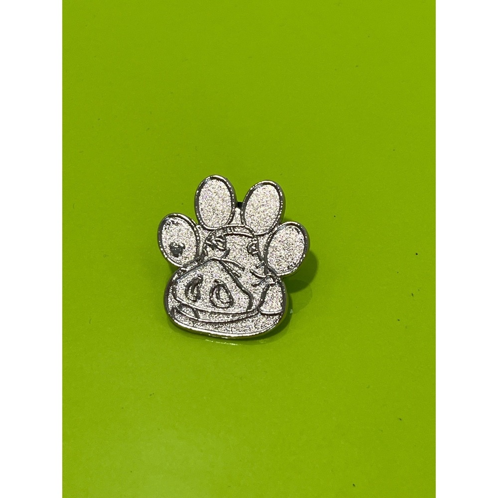 Disney trading pin Hidden mickey silver 2016 paw print pumba the lion king